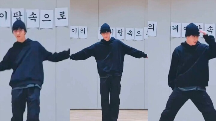 TXT's Choi Soo-bin live streams a cover of EXO's "Monster & Overdose"