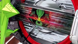 This is the most fun polar fox toy! "Kamen Rider Polar Fox PDX War God Blade Upgrade Buckle Black Ge