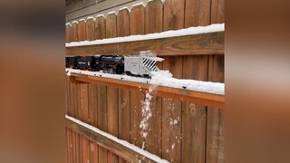 除雪小火车第一次试运行成功，以后这一块就交给它负责了