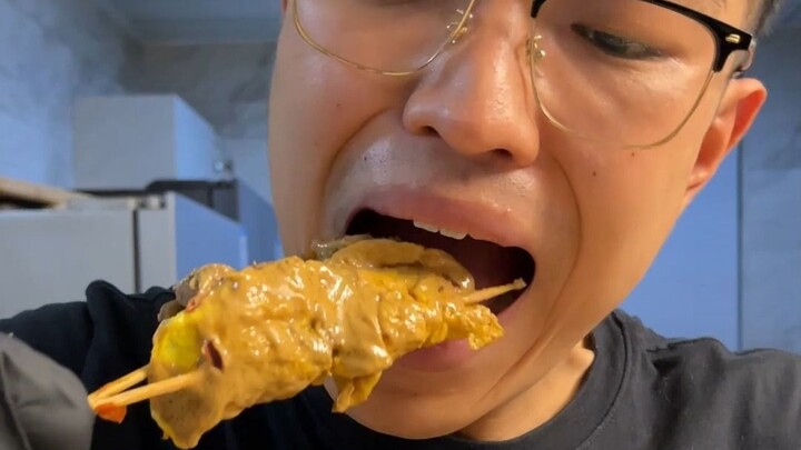 有一个在家摆摊的室友是什么体验？