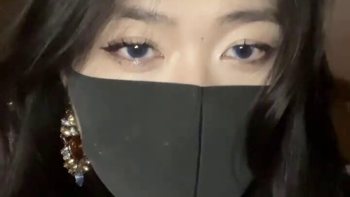 Pelatihan desensitisasi kontak mata: Bos wanita yang sombong