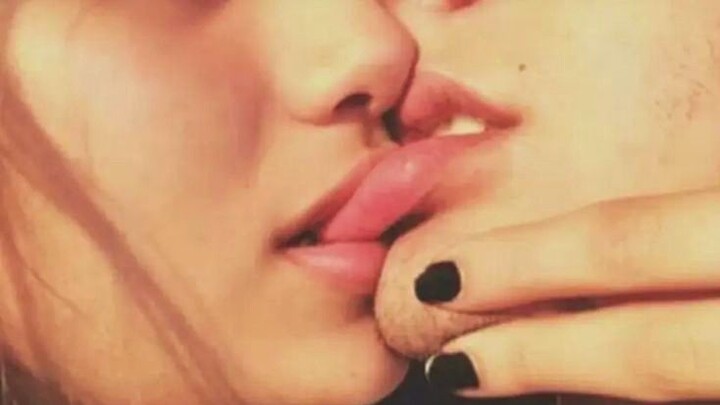 "Korean Lesbians Sloppy Kissing" 💋🥵