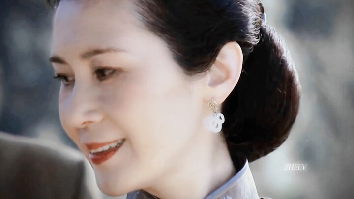 夫人亭亭而立，自成风景
