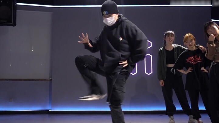 คืนส่งท้ายปีเก่า! อเล็กซ์ เจ้าตัวน้อย ลุยเลย จัสตินกำลังจะระเบิดหูคุณ! อเล็กซ์ ลูด มอเตอร์เวิร์ลวิน 