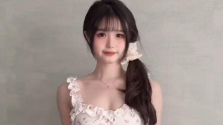 Trần Lộ Sầm chắc hẳn đang nghĩ cảnh quay của mình quá quyến rũ rồi