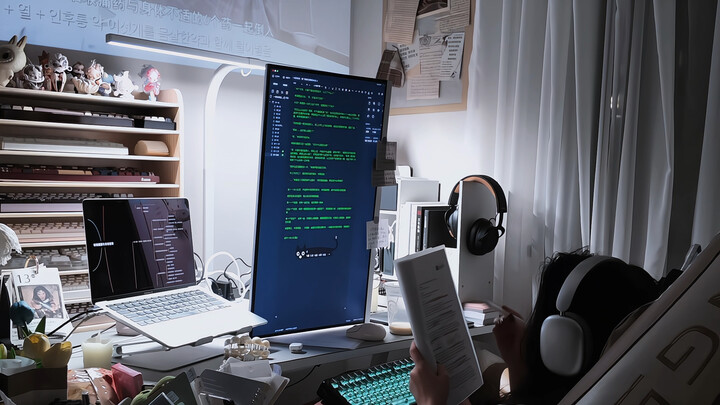 วิดีโอบล็อกนักเขียนเต็มเวลา丨ข้างนอกวุ่นวายไปหมด ฉันก็ยังต้องกลับบ้านไปเขียนนิยาย