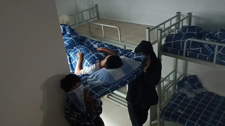 "Rusak, papan tempat tidur wc rusak"