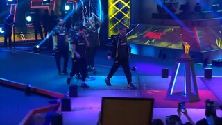 【CSGO Major NaVi】 Blitz Kids đang phát bài hát chiến thắng MVP của bạn cho tất cả người chơi - Promi