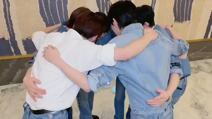 金云鹤 x 李炅潣 x 韩志薰 x Ryo x Sakuya x 韩维辰 《LOVE ME RIGHT》 Challenge