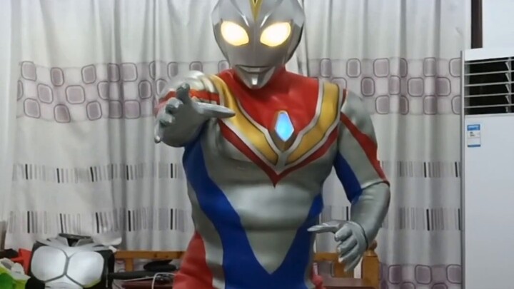 Casing kulit Ultraman Dyna telah selesai dibangun untuk memperingati 25 tahun karya tokusatsu "Ultra