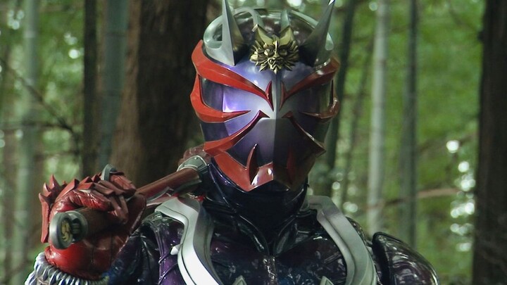 Am I the only one who thinks Hibiki's suit is cool?