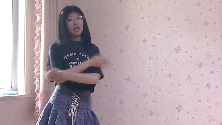 菲梦少女 再次重逢的世界 ⅔开麦 唱跳 来啦～这首歌是我跳过最累的…（忽略那个刘海，我自己给他剪的，非常破烂）