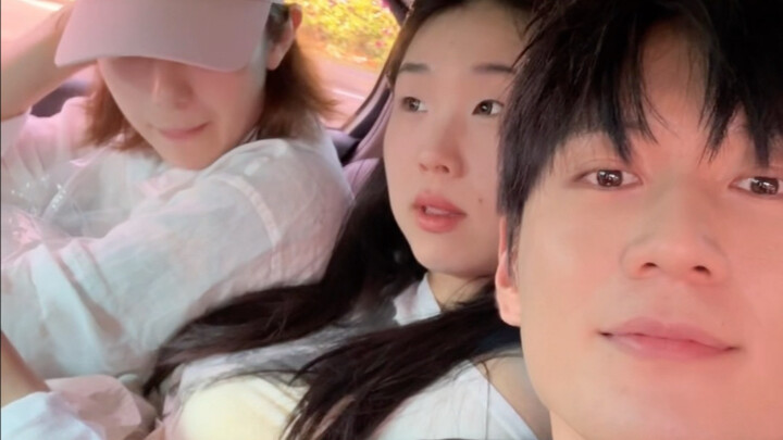 Đã tìm ra nguyên nhân vì sao đi chơi với bạn bè mà không có ảnh đẹp