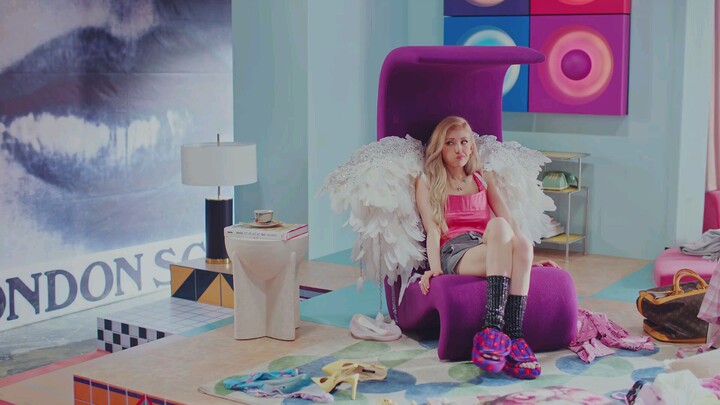Jeon Somi " Dumb Dumb " mv