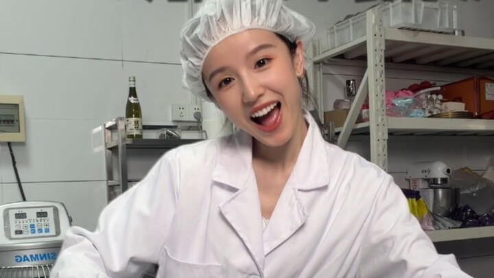 A business newbie signed up for an emergency cooking crash course just to work at a Chinese restaura