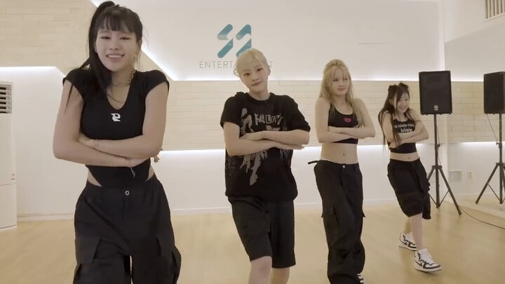 【KISS OF LIFE】One shot of the "shhh" practice room