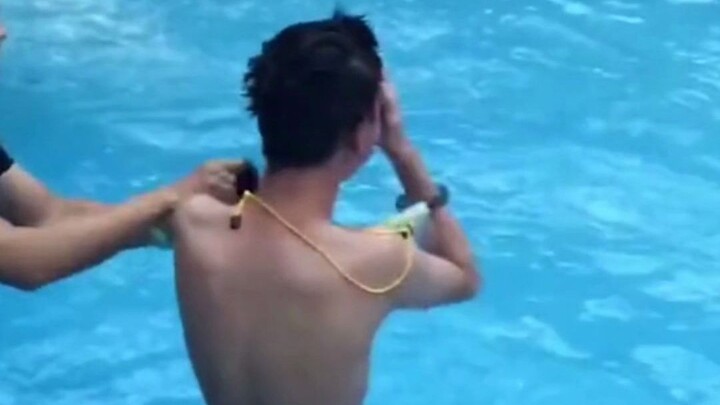 Anh chàng này hình như chưa hiểu ý.