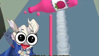 Cero kecil meminum jus stroberi