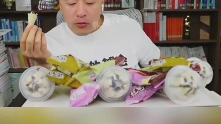 Zhang Xuefeng was fond of sweets in his lifetime—more than ten ice creams at a time.