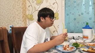 ASMR กินไก่ทอดและหัวหอมครีม | Sabsueng Channels