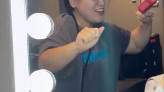 TWICE's manager sister danced for today's birthday girl MOMO, with 2PM's "Hands Up" as the backgroun