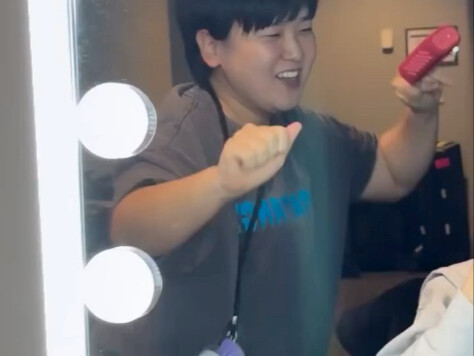 أخت المدير الإداري لـTWICE رقصت لأجل عيد ميلاد مومو اليوم، والموسيقى الخلفية كانت أغنية "Hands Up" ل