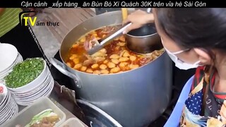 Cận cảnh _xếp hàng_ ăn Bún Bò Xí Quách 30K trên vỉa hè Sài Gòn p8