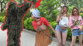 BUSHMAN SCARE PRANK 2019 🍀 ปฏิกิริยาที่ดีที่สุดเท่าที่เคยมีมา - เล่นตลก Living Bush