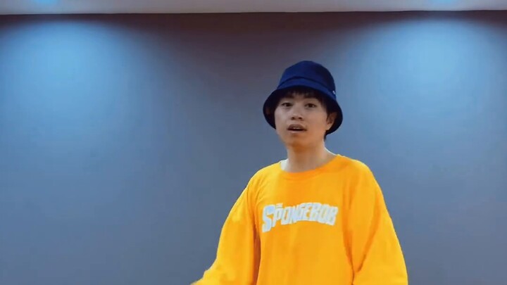 Hip-hop dance teaching: 17 variations of Running Man