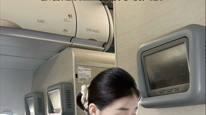 空姐其实不爱穿裤子？旅客的表扬对空姐真的很重要#空姐 #发姐航班小剧场 #大发说民航