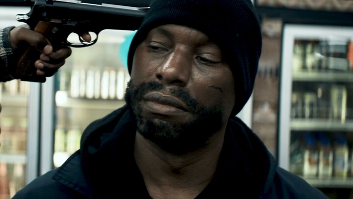 عندما يلتقي الشاب المشاكس برجل عصابة حقيقي