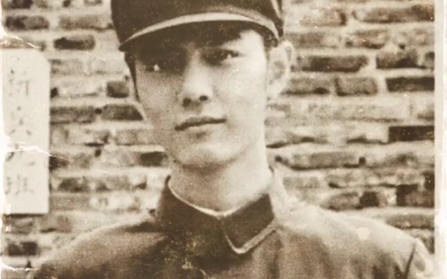 Foto lama Gu Yiye yang berusia 18 tahun, keren banget!