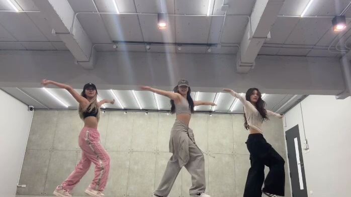 【Gen1es】240605 Wang Ke, EMMA Zhu Yimeng, Zeng Xueyao practicing the "aespa - Armageddon" dance