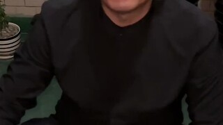 西瓜中间最甜我知道，中间是我给我爹挖的坑#父慈女孝