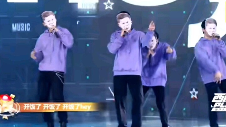 رقصة جماعية مذهلة—فيديو نادر لـ "تي غين إر" المحرج وهو يشارك في حفلة راقصة