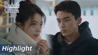 Highlight EP02 Baper lihat tatapan Lin Yiyang ke doi | Amidst a Snowstorm of Love | WeTV【INDO SUB】