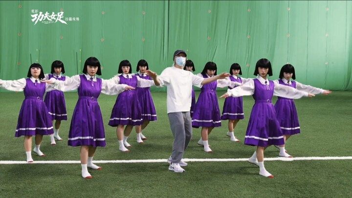 “Kung Fu Soccer” has hit 1.5 billion! We’re seeing Stephen Chow dance that move again—his kung fu is