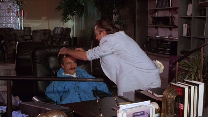 Weekend at Bernie (1989)