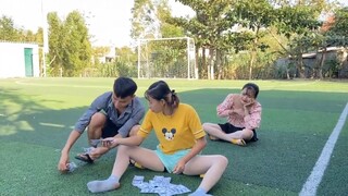 พวกเขากำลังเล่นเกมอะไร
