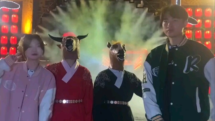 Ngưu Đầu Mã Diện: Hay tối nay xử luôn hai đứa nó đi.