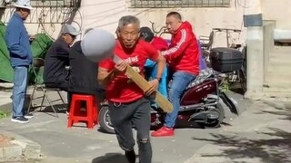 بعد أن يتجاوز الرجل الثمانين، لا يمكنه أن يبدو ناضجًا إلى هذا الحد.