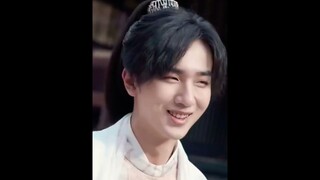 Li Hong Yi looks cute #cdrama #dramachina #chinesedrama #lihongyi #thelegendarylifeofqueenlau