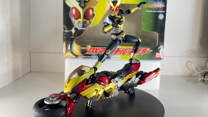 Kamen Rider Agit FRS ประกอบกับเครื่องจักรโลหะผสมรถจักรยานยนต์ Tatsumaki dx series ใหม่ที่ยังไม่เปิดใ