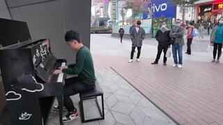 Saat kamu bermain lagu pembuka JOJO versi piano di jalanan