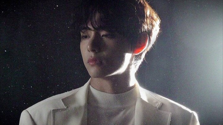 «الوجه الإلهي تحت ضوء فلاش الموت»