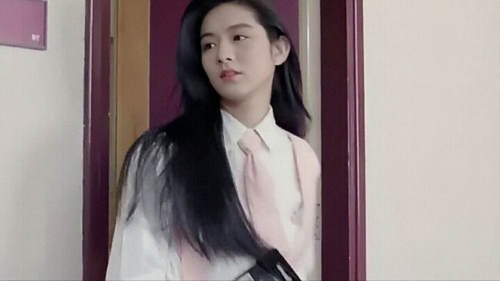 [คุณสามารถเป็นทั้งฮีโร่และคนน่ารักได้] [ชาร์ลี หยาง] เธอดูเหมือนสาวนักเรียนบริสุทธิ์ในชุดผู้หญิงและเ
