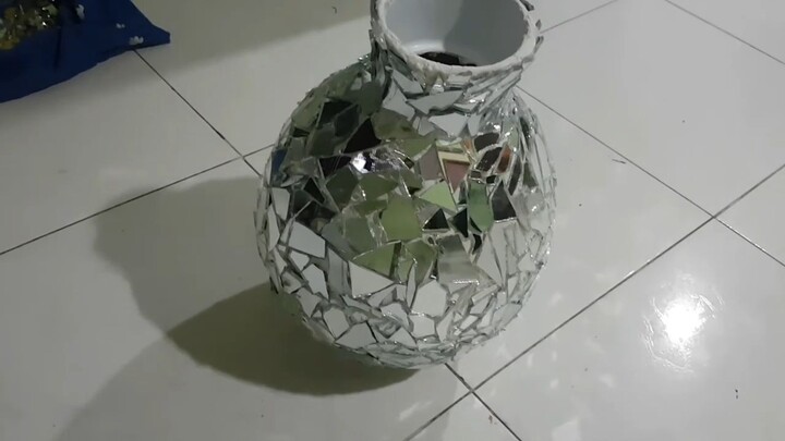 Florero o jarrón elaborado en yeso y vejiga_ Vase or vase made of plaster and