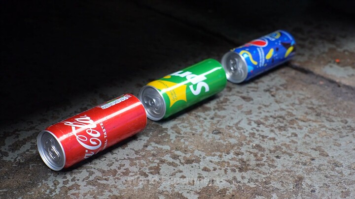 【Ô tô cán nát mọi thứ】Xe thí nghiệm với nước ngọt Coca-Cola, Fanta và đồ chơi slime kẹo mút