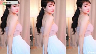 开摩托的小姐姐