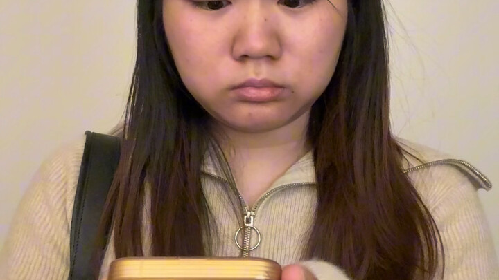 Hóa ra bấy lâu nay tôi vẫn luôn cầu xin tình mẹ từ một cô bé.